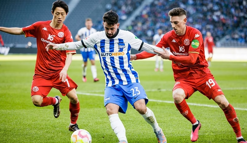 柏林赫塔在比赛中展现出色表现，夺得胜利的简单介绍