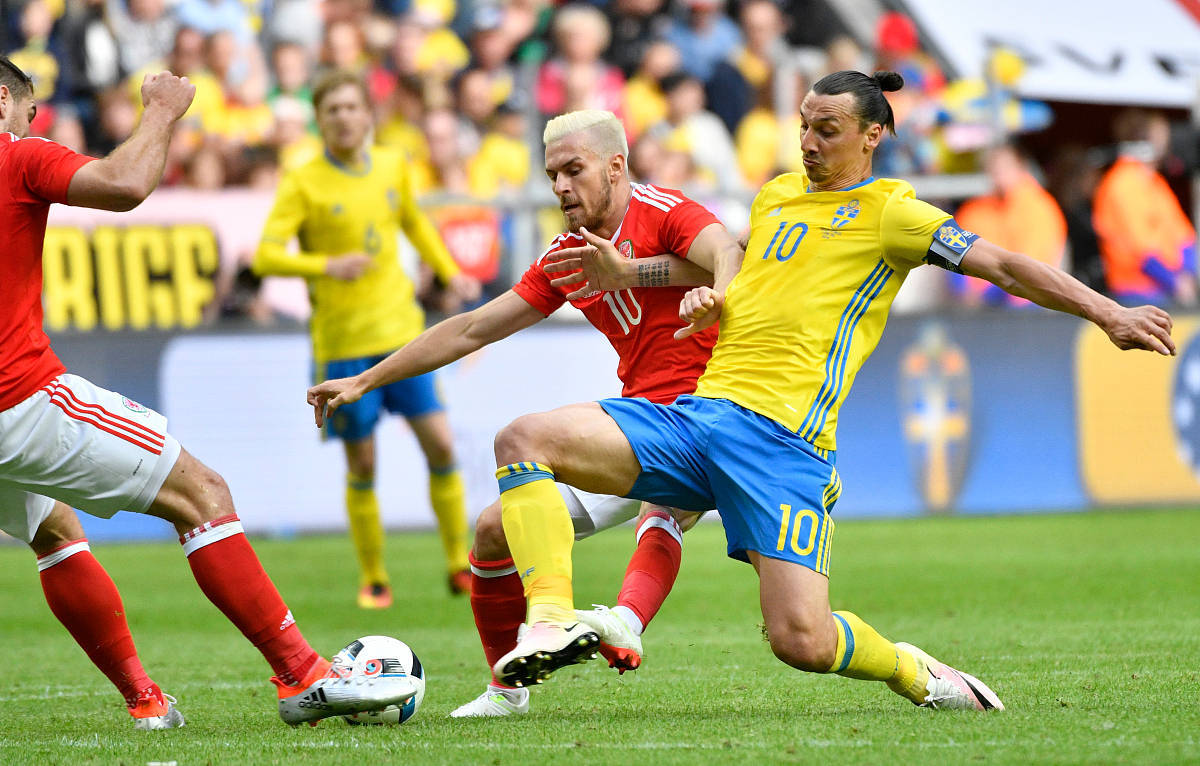 双方实力相当,球场上掀起了激烈的角逐的简单介绍 双方实力相当,球场上掀起了激烈的角逐的简单介绍