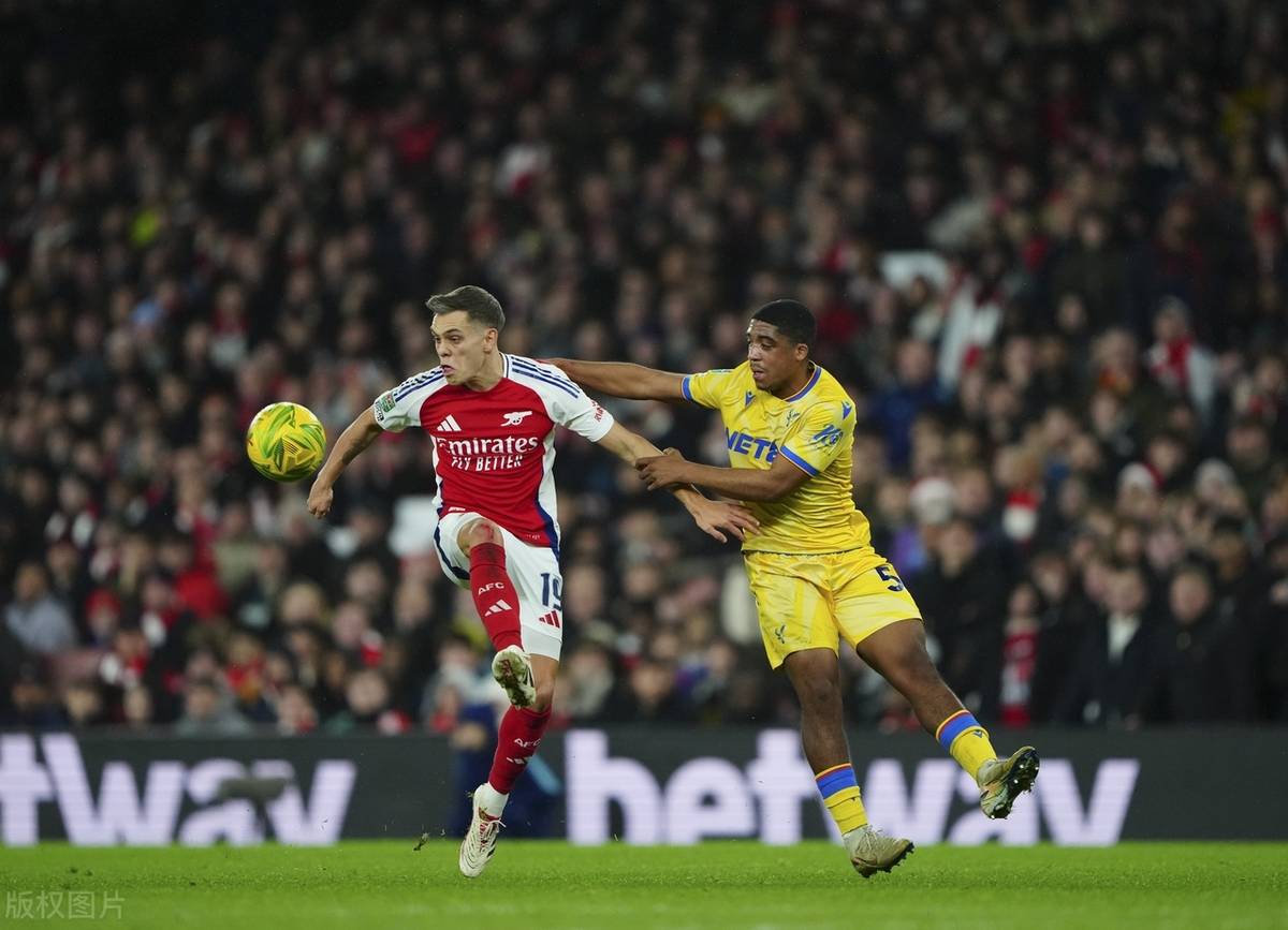 阿森纳披挂出征,奥巴梅杨上演帽子戏法猛扣对手 阿森纳披挂出征,奥巴梅杨上演帽子戏法猛扣对手