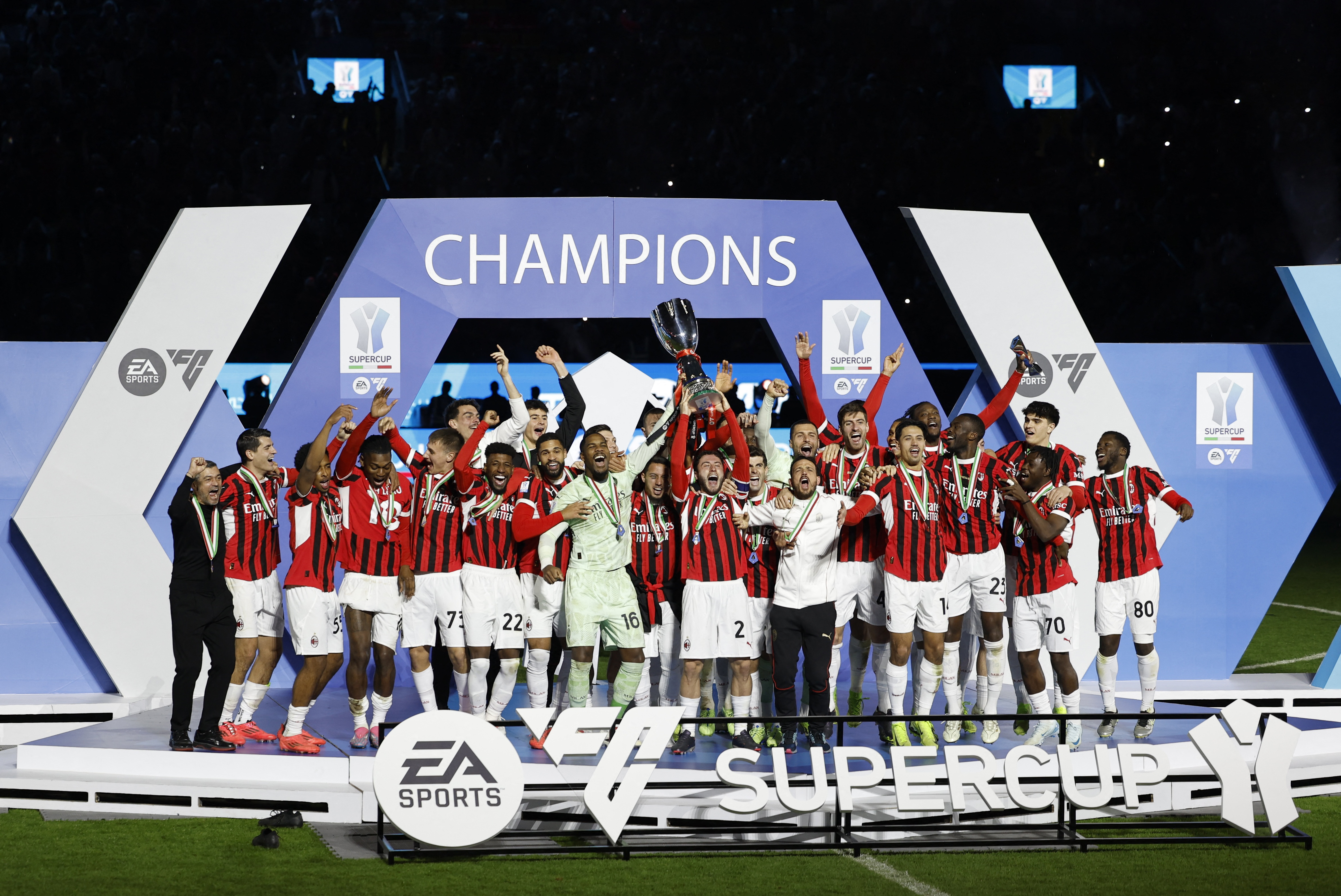 开云体育app-关于危险中求胜，球员拼尽全力向胜利冲刺的信息