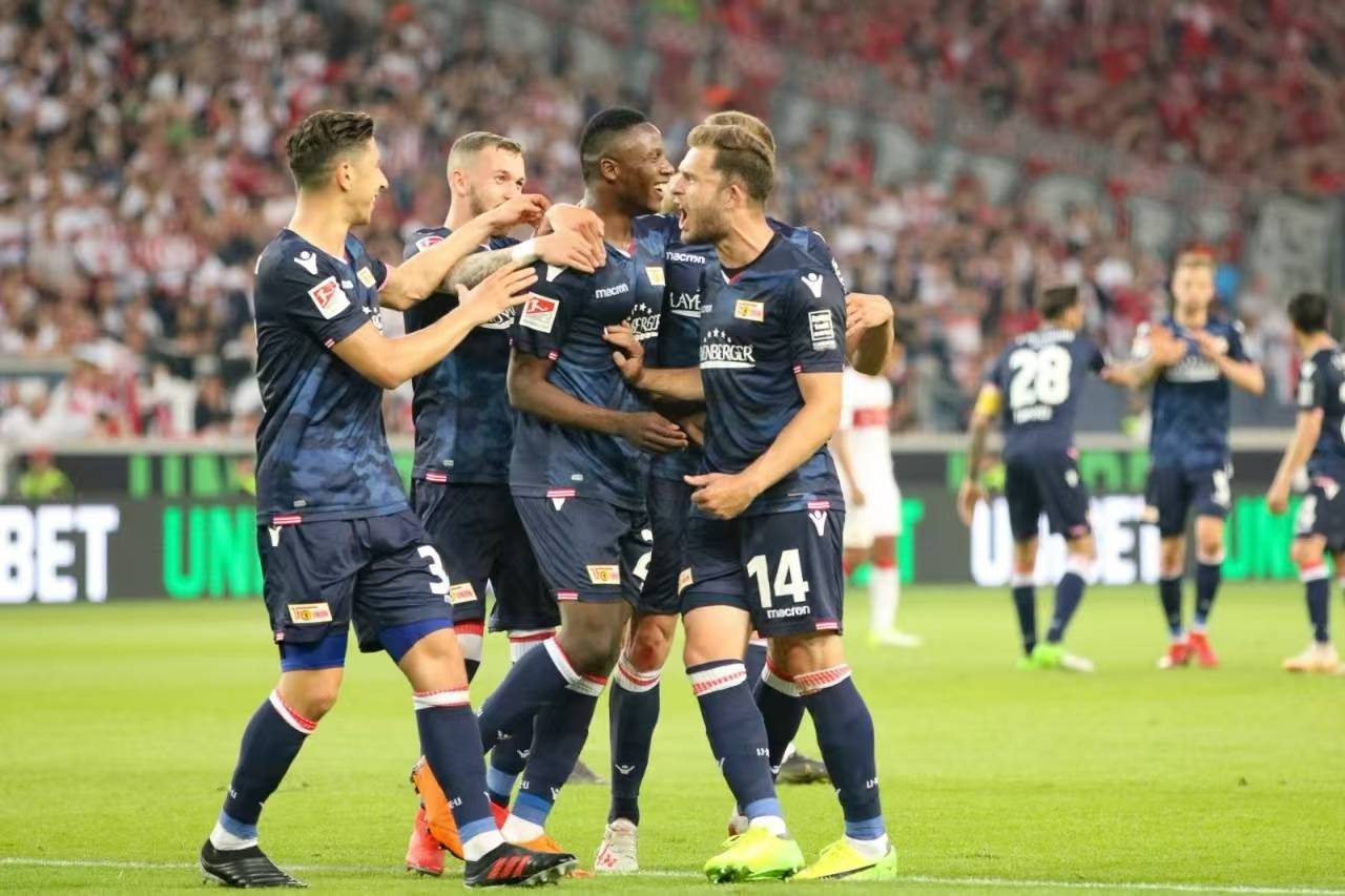 包含尤文图斯前锋在欧冠赛场射入关键进球,带领球队晋级的词条 包含尤文图斯前锋在欧冠赛场射入关键进球,带领球队晋级的词条