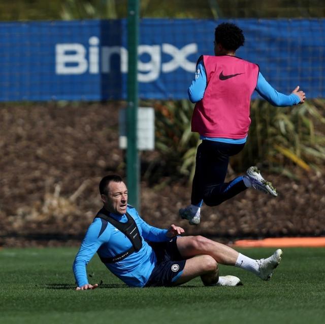 球员在社交媒体上晒出训练场上的努力 球员在社交媒体上晒出训练场上的努力