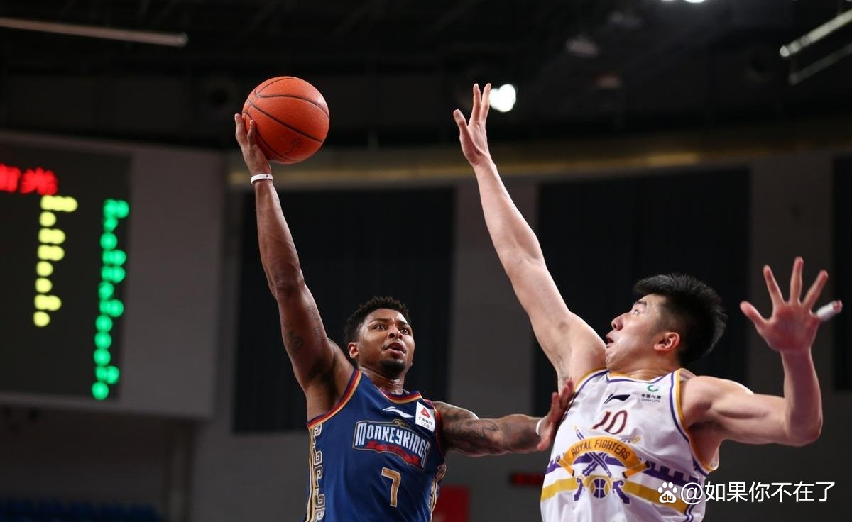 开云体育官网-包含强强对话，球员耀眼表现点燃全场的词条