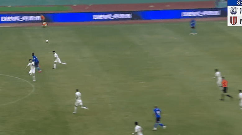 开云体育-球队宣布放弃比赛，引发球迷愤怒！