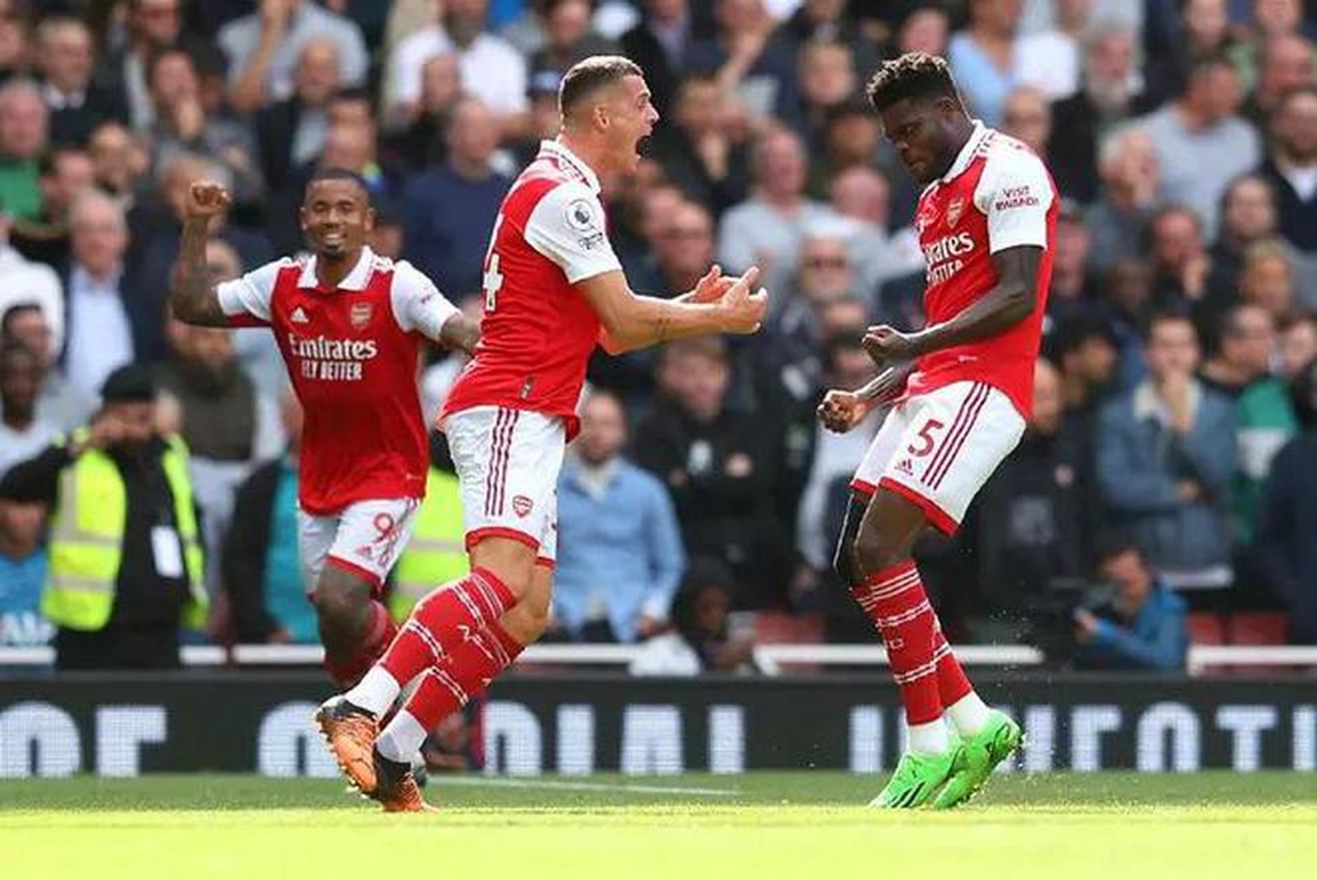 包含阿森纳凭借梅斯特利尼破门，击败热刺的词条