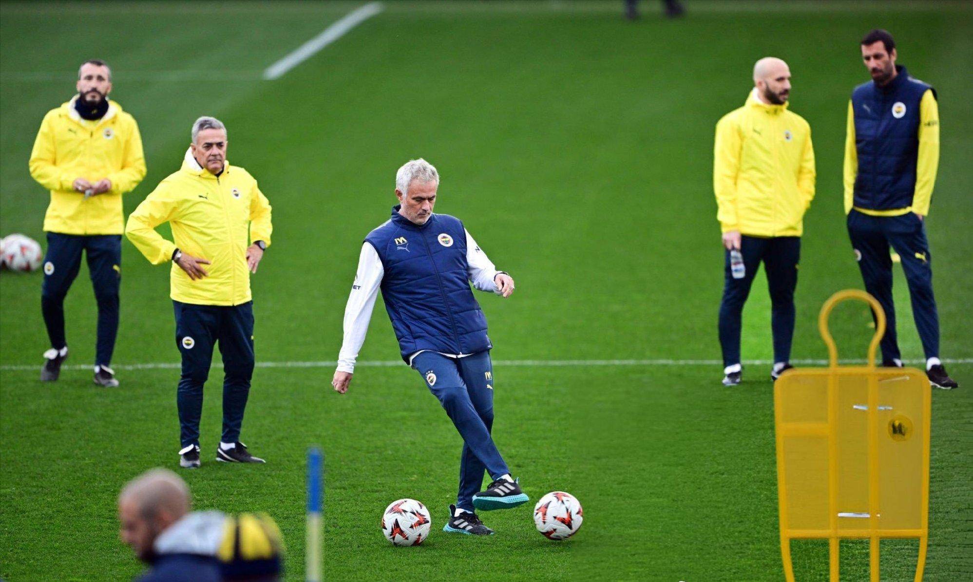 包含佛罗伦萨主教练表态接受责任，力求反弹的词条