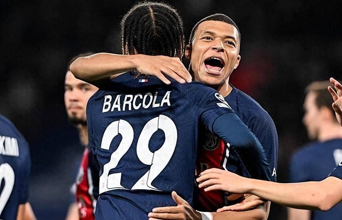 皇家社会球员展现团结精神，备战紧张的对手的简单介绍