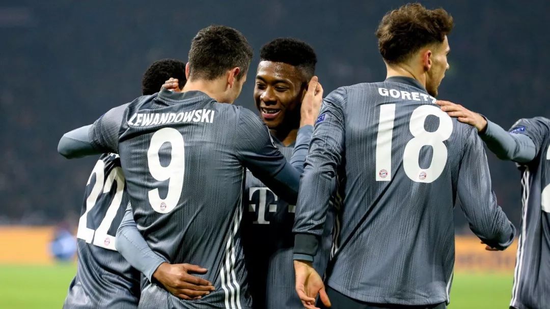 拜仁慕尼黑逆转阿贾克斯，莱万梅开二度的简单介绍