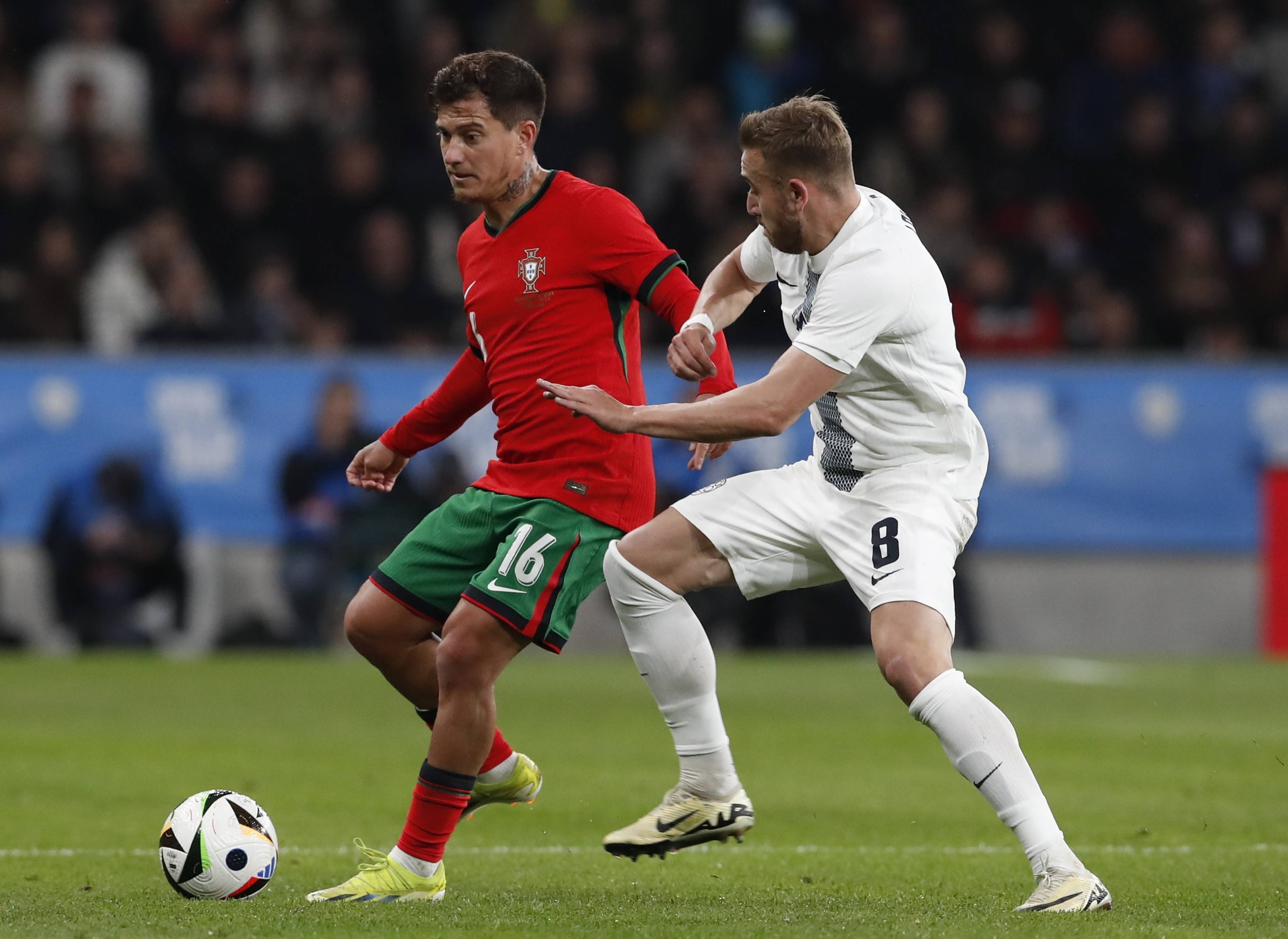 开云体育在线-斯洛文尼亚国家队客场逆袭，欧洲杯资格脱颖而出的简单介绍