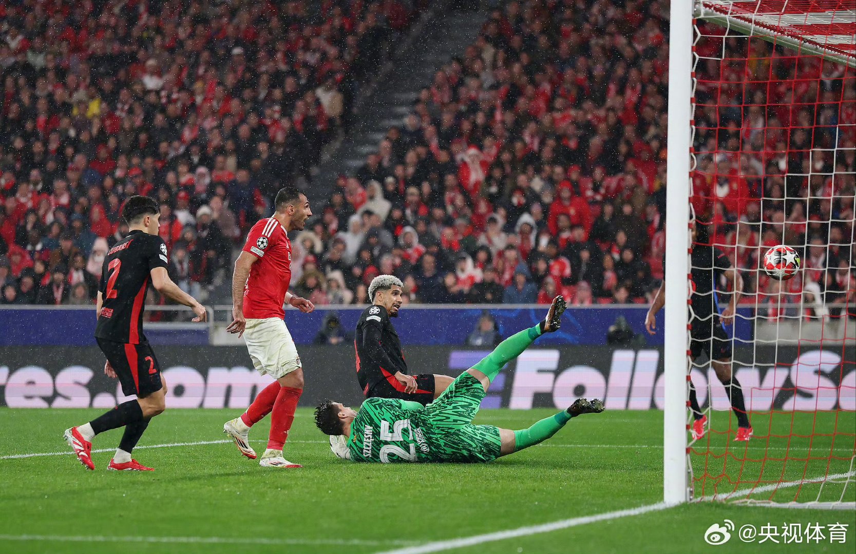 包含法国足球赛场上传来惊人绝杀!的词条 包含法国足球赛场上传来惊人绝杀!的词条