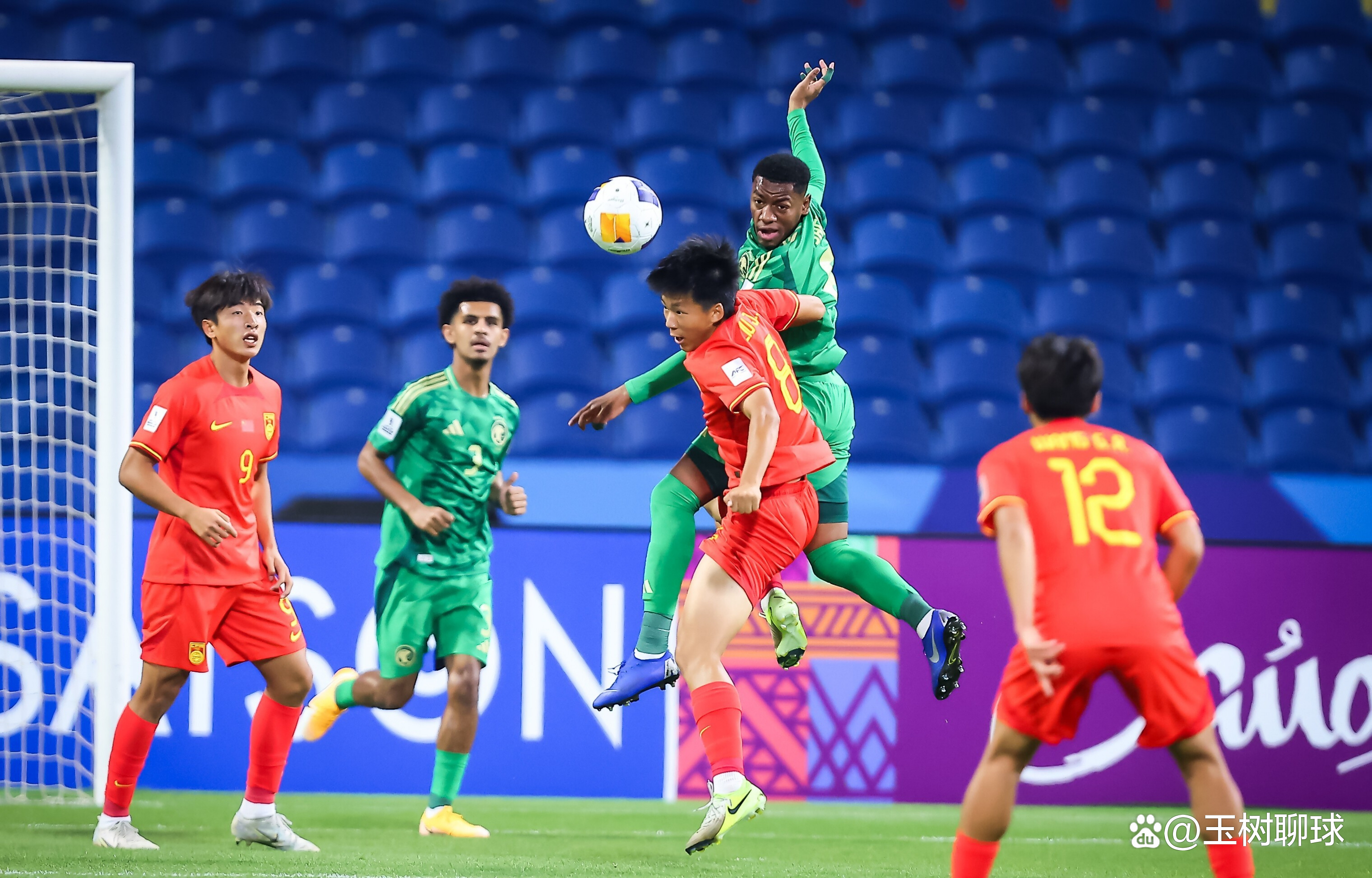 开云平台-国内足球赛况紧张：球队冲击冠军备受期待的简单介绍