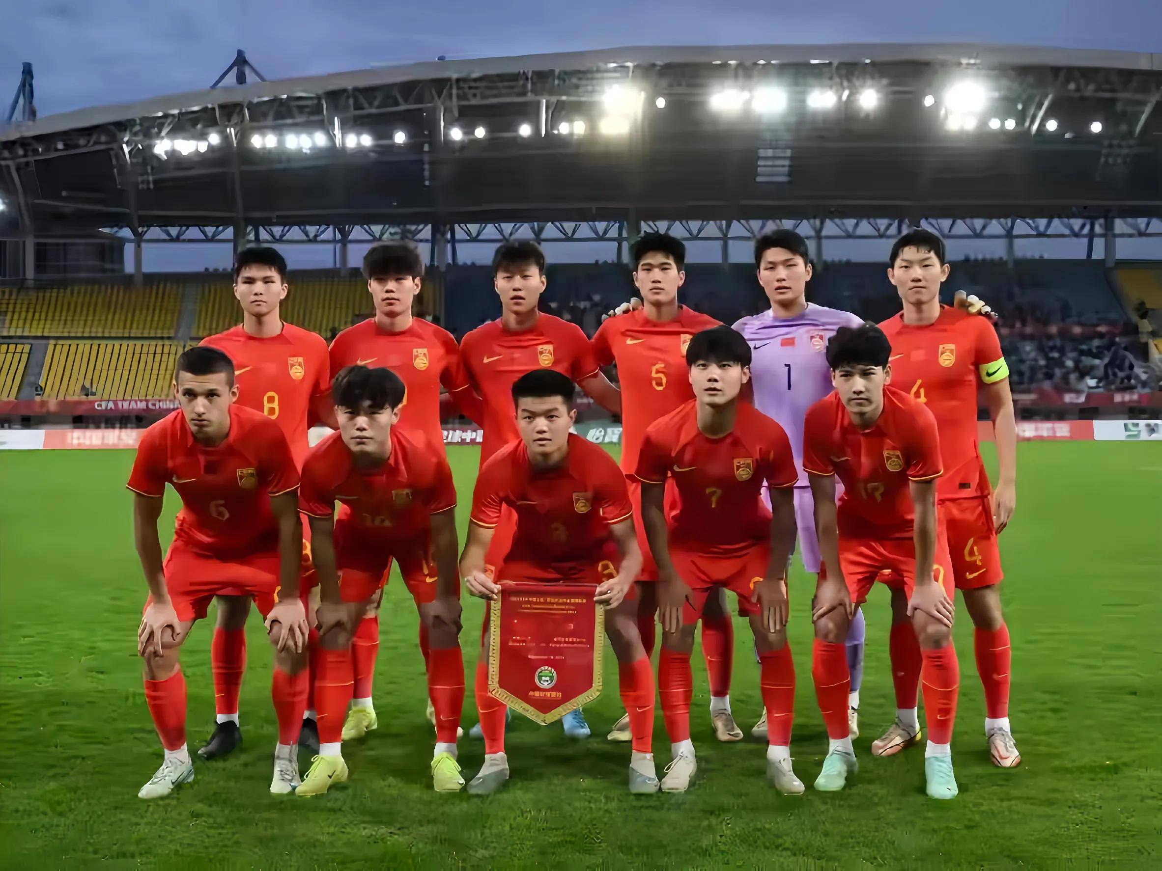 国内足球赛况紧张:球队冲击冠军备受期待的简单介绍 国内足球赛况紧张:球队冲击冠军备受期待的简单介绍