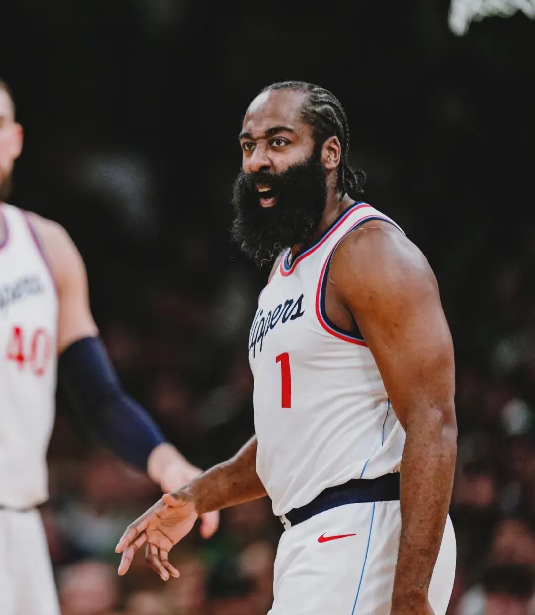 快船客场大胜雷霆,莱昂纳德狂砍全队最高分的简单介绍 快船客场大胜雷霆,莱昂纳德狂砍全队最高分的简单介绍