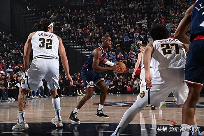 关于阿尔克马尔取得关键胜利,提升排名的信息 关于阿尔克马尔取得关键胜利,提升排名的信息