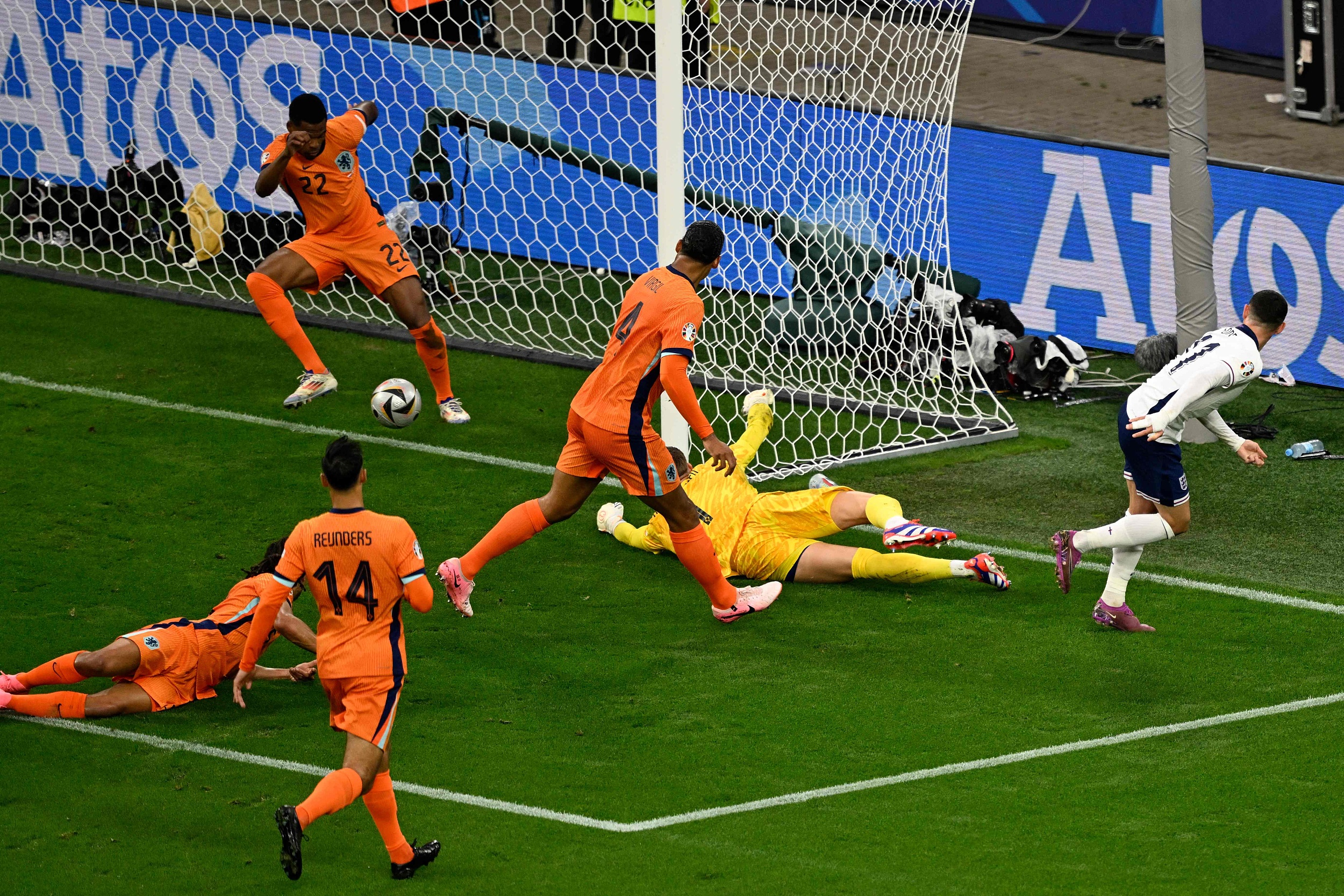 英格兰队奋力一役成功逆转获胜 英格兰队奋力一役成功逆转获胜