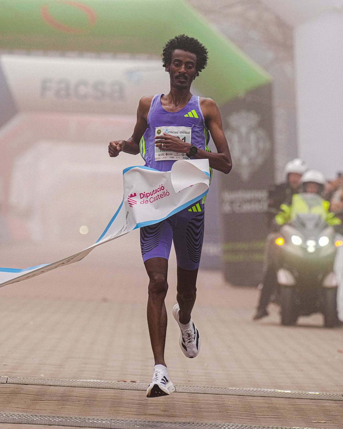 美国选手在田径赛场上刷新世界纪录 美国选手在田径赛场上刷新世界纪录