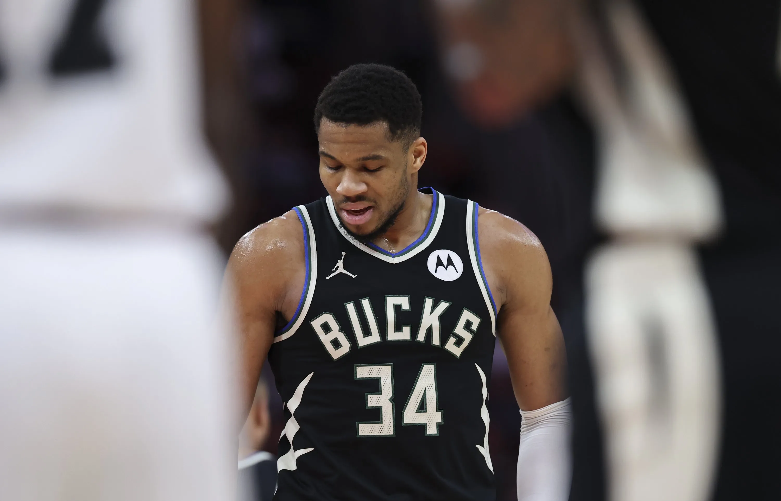 雄鹿逆袭独行侠,取得关键胜利 雄鹿逆袭独行侠,取得关键胜利