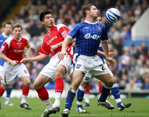 开云官网-查尔顿主场失利，场面被对手压制