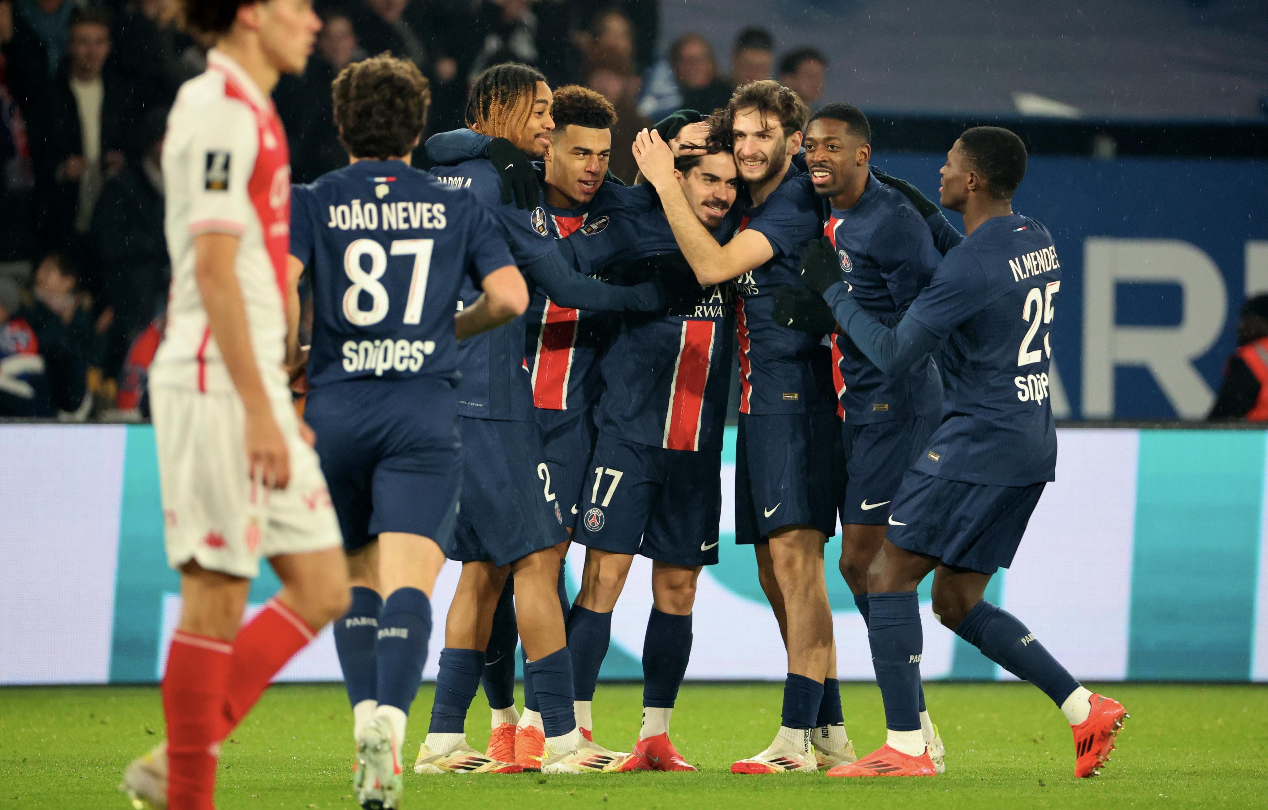 巴黎圣日耳曼豪取八连胜，领跑积分榜的简单介绍