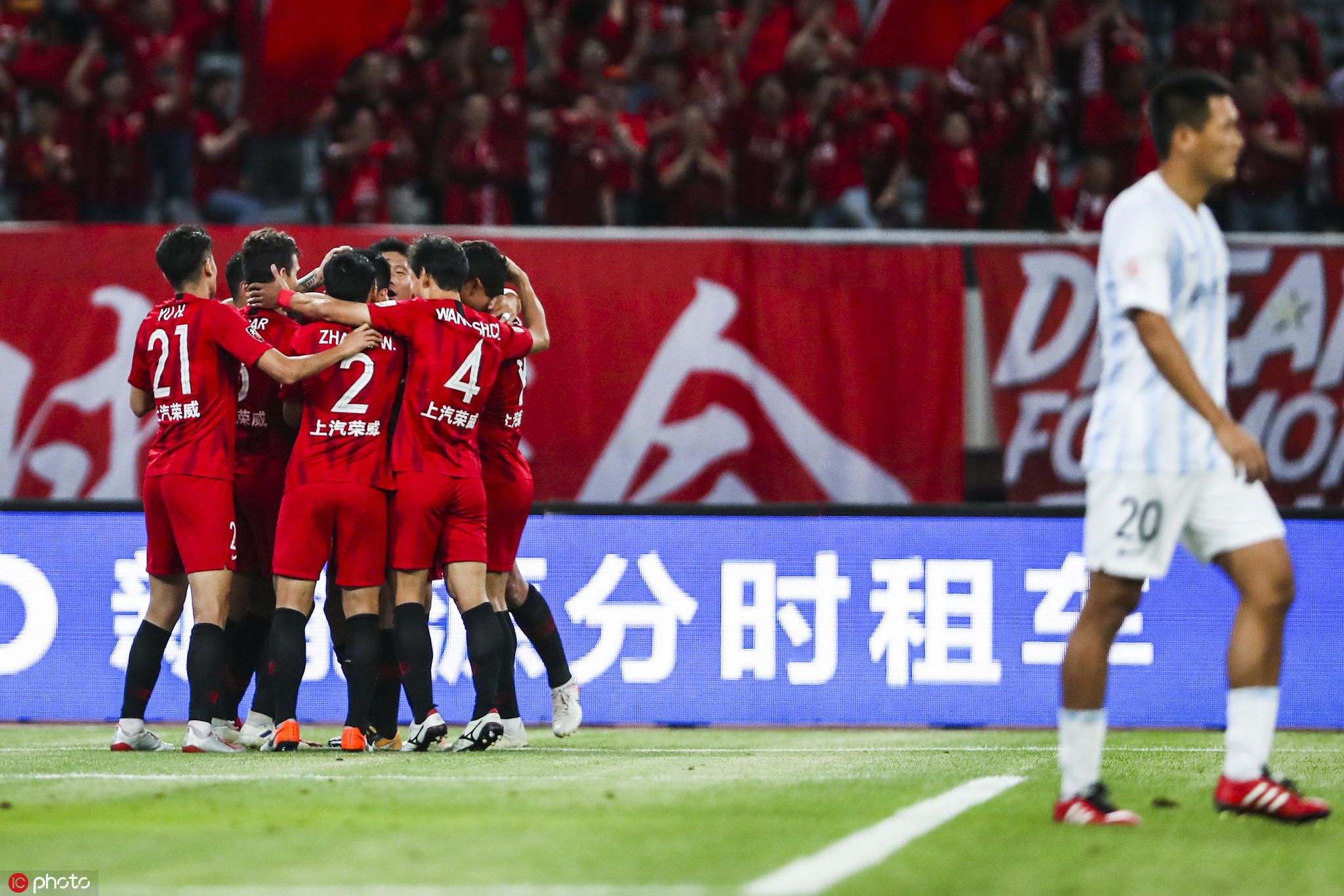 广州富力客场挑战上港,能否取得突破性胜利?的简单介绍 广州富力客场挑战上港,能否取得突破性胜利?的简单介绍