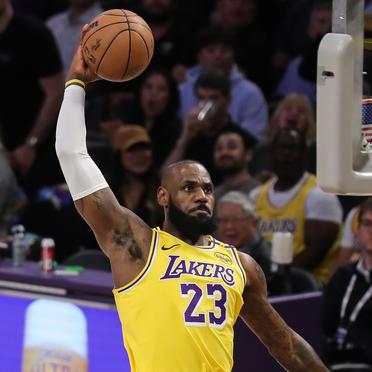 世界杯重磅对决:湖人迎战詹姆斯,表现神勇的简单介绍 世界杯重磅对决:湖人迎战詹姆斯,表现神勇的简单介绍