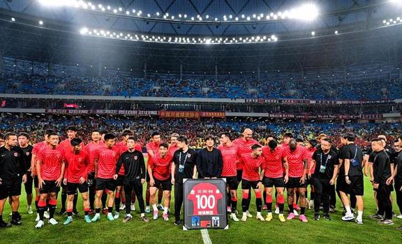 开云官网-著名教练助阵亚冠赛场，见证历史