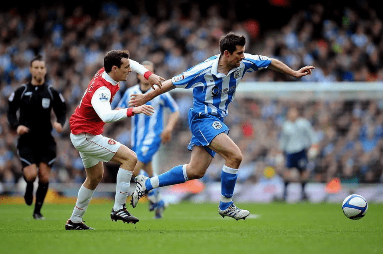 哈德斯菲尔德主场不敌,半场领先终场落败的简单介绍 哈德斯菲尔德主场不敌,半场领先终场落败的简单介绍