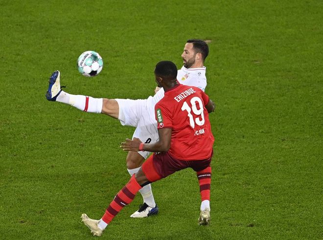 开云平台-沙尔克再遭失利，战绩低迷难以逆转的简单介绍