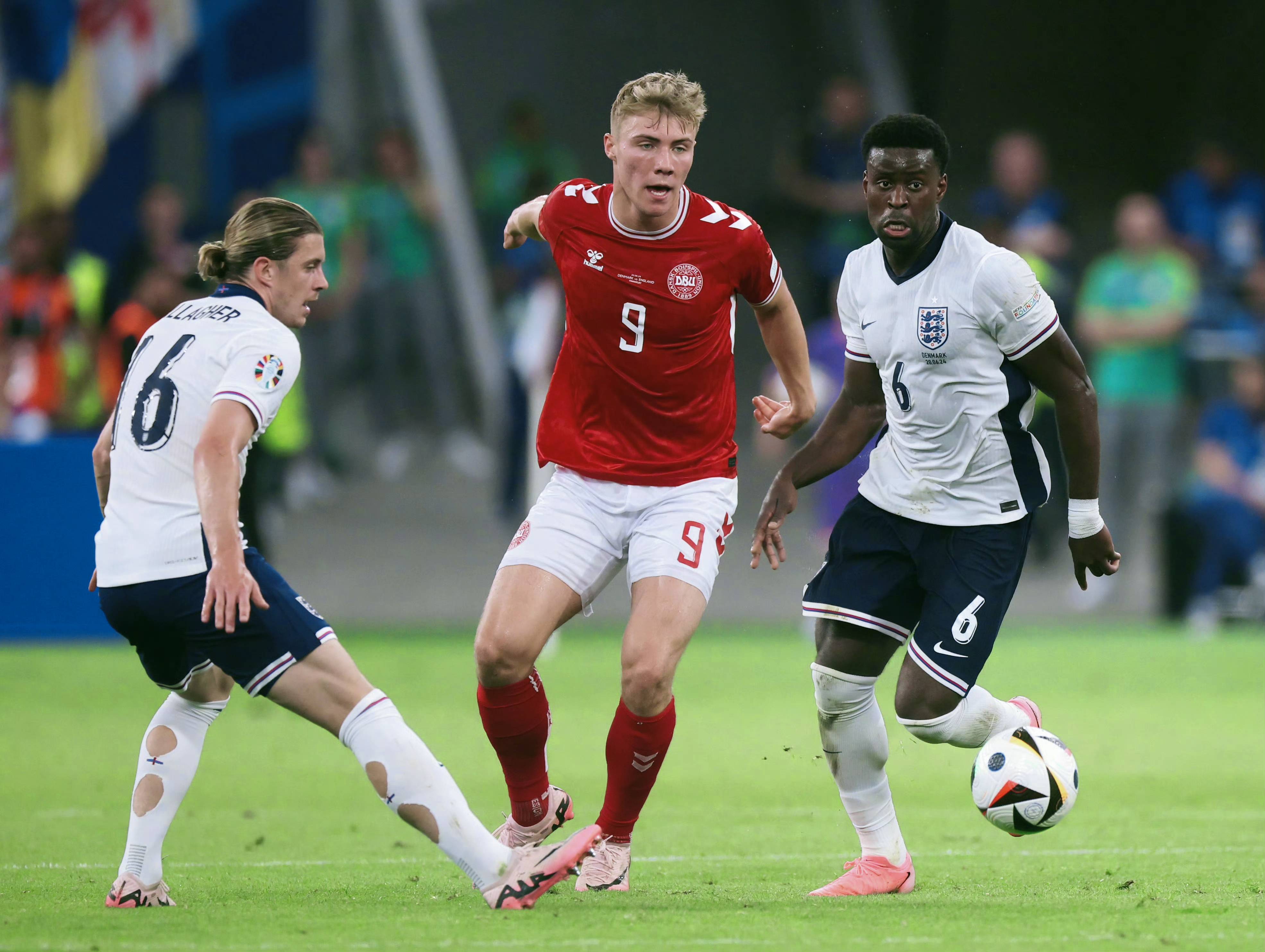 开云体育入口-丹麦队表现出色，轻松晋级下一轮