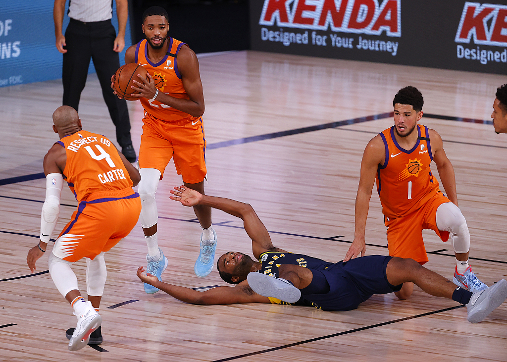 雄鹿击败热火，霸气登顶东部榜首的简单介绍