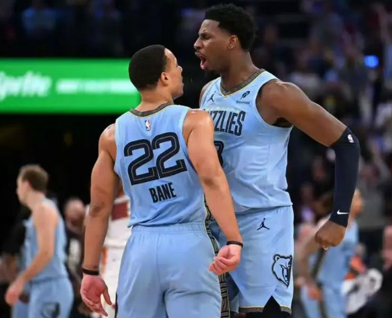 开云体育平台APP-灰熊险胜深圳队，布克统治全场的简单介绍