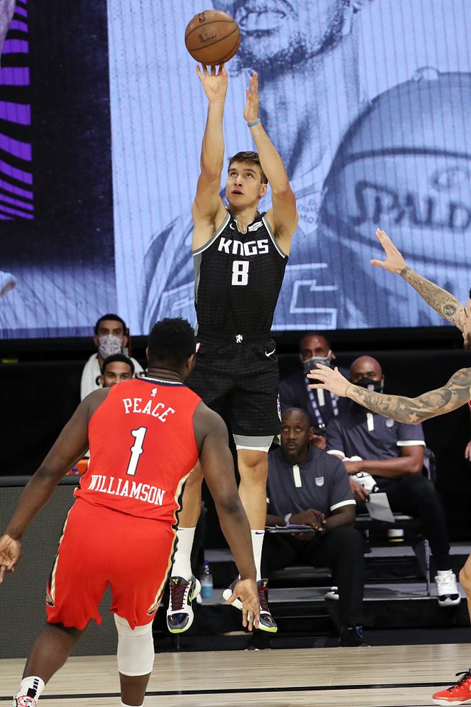 江苏队完胜鹈鹕，福克斯高光表现