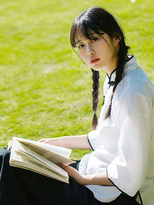 双重战场，拜仁制霸中国，罗德里成就绿茵与市场关键先生