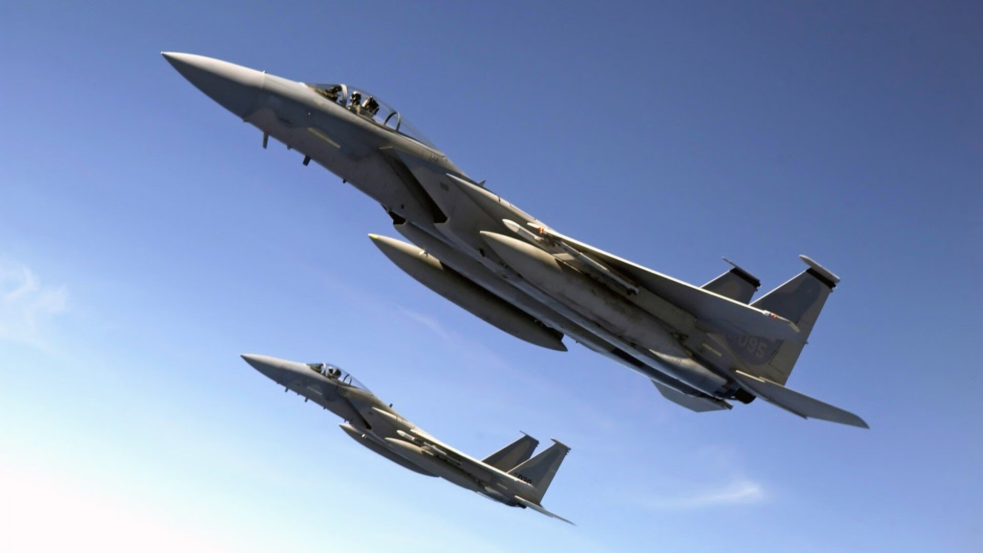 绿茵场与硬木地板的交响，争冠路上，何谓真正的主场？