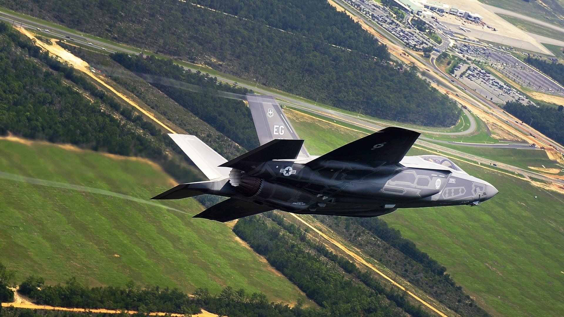 灰熊对阵广东队，字母哥存在感拉满，跨界大战引爆篮球狂潮