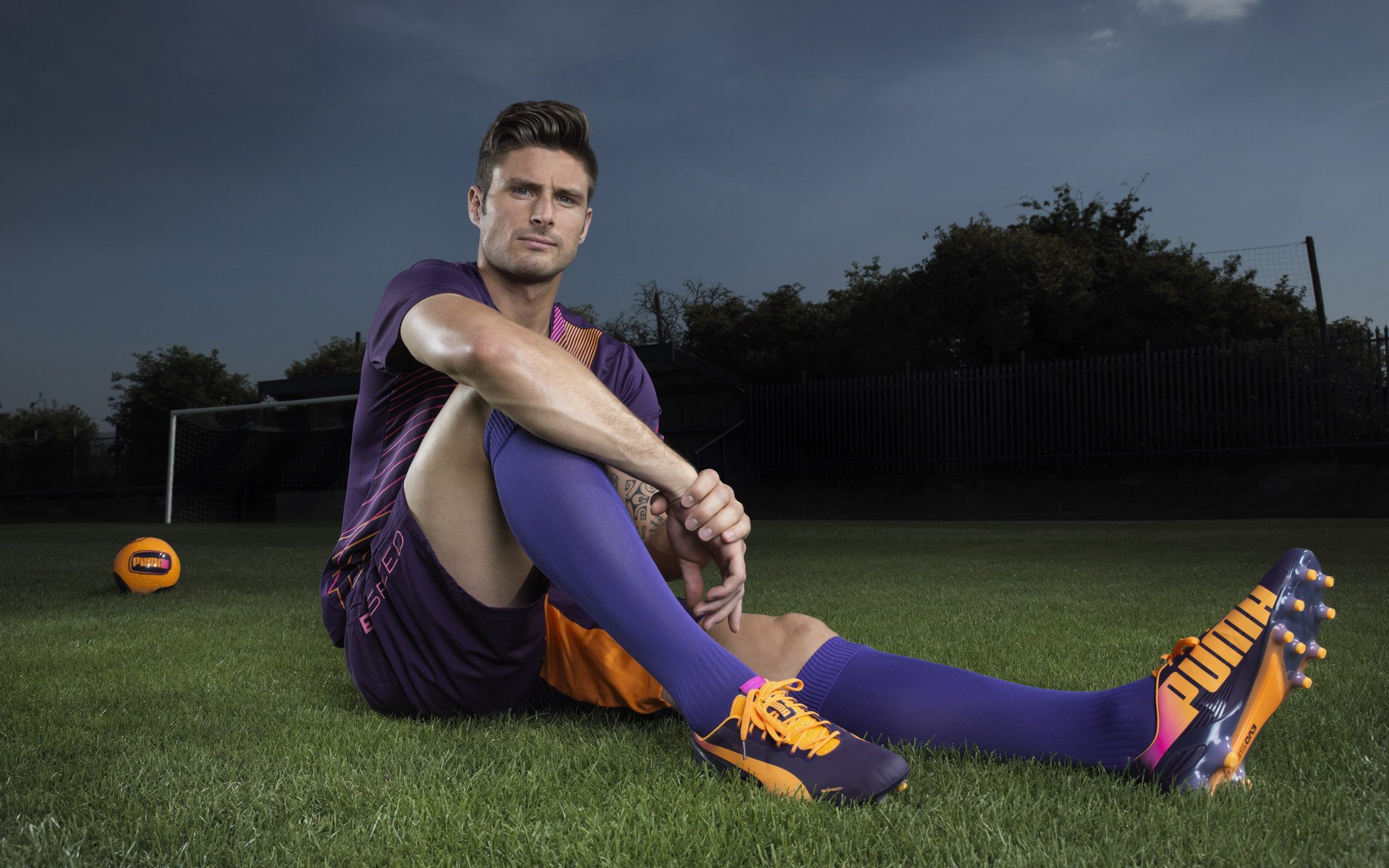 压力下的辉煌，富安健洋在洪都拉斯对阵巴黎的比赛中爆发